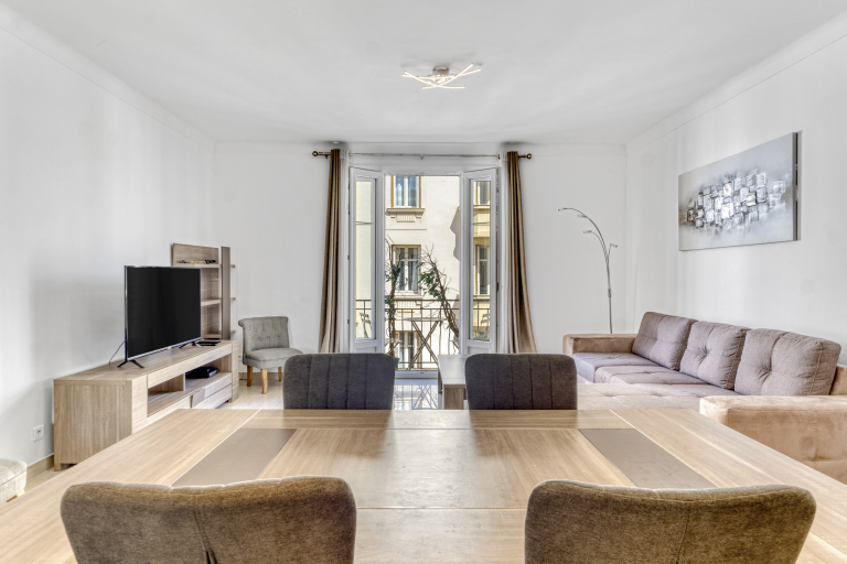 Spacious 2 Bed – 5 mn du Palais – Calme – Balcon