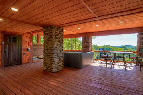 Utility Room, Outdoor Shower, Hot Tub, Dining Area, Lower Deck, Soaring Eagle Luxury Treehouse