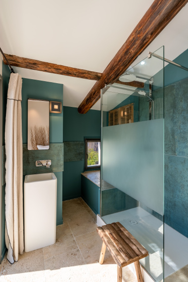 Le coin Salle d'eau et son WC derrière