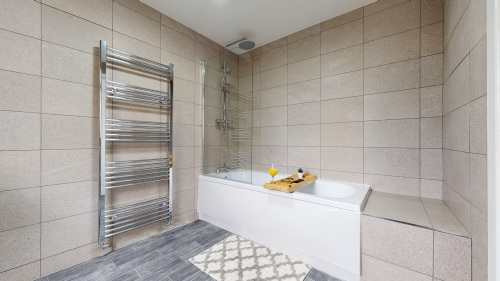 Relaxing bath, refreshing rainfall shower or energising power shower