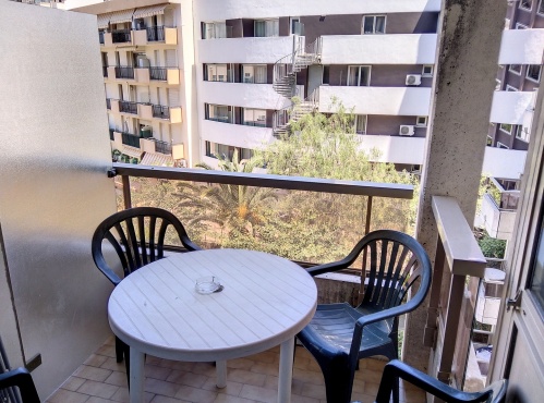 balcon avec vue sur le jardin de la Résidence