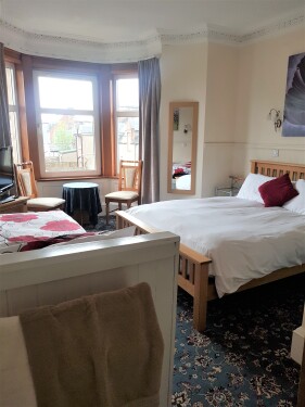 King size room, front facing
