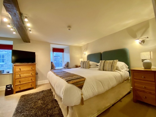 Room 1 Conwy-Superior-Double or Twin-Ensuite with Bath-Street View - Base Rate