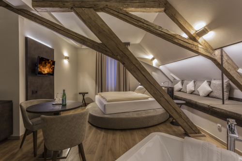 Suite-Deluxe-Ensuite Bad-Stadtblick-Hochzeits Suite
