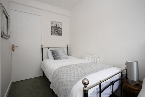 Single beds - Bedroom 4