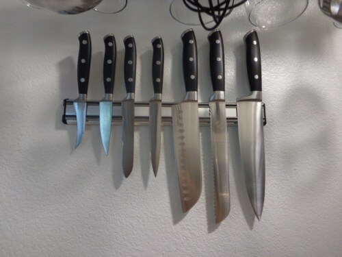 Razor sharp knives for the gourmet chef