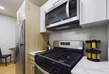 Cook like a pro with the gas stove and oven range, perfectly set for creating your favorite dishes. Surrounded by a touch of elegance, the setup is complemented by gourmet oils, spices, and modern finishes to inspire your inner chef.