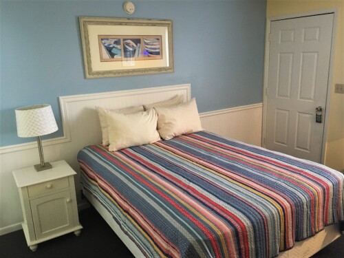 Lake View-Queen-Ensuite with Shower-2nd Floor, Non-ADA