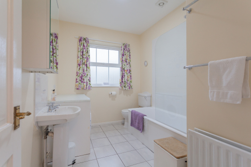 Bungalow-Ensuite with Bath-Countryside view - Base Rate