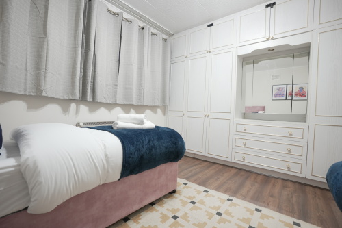 Bed wardrobe mirror