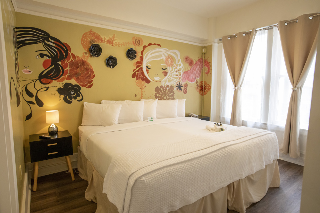 Hotel Des Arts — photo 32 of 60