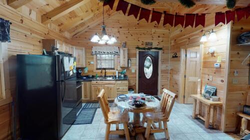 Kitchen/Dining- Lone Wolf-Twilight Ridge Cabins 