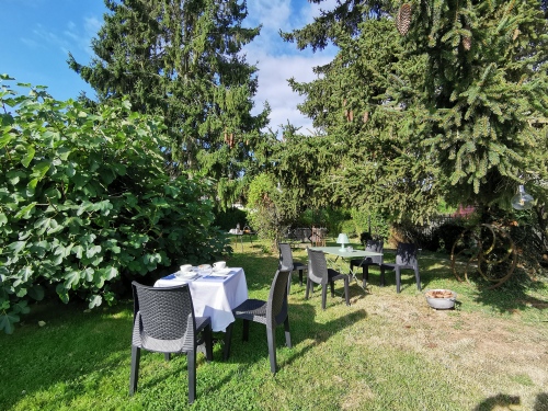 Petit déjeuner dans le jardin