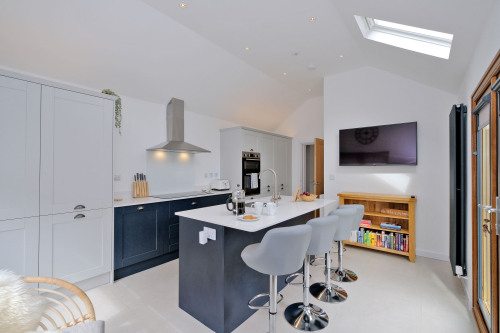 This fully equipped kitchen was made for socialising and dining in style