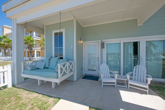 Yard space has daybed, great spot for reading, enjoys shade in the morning