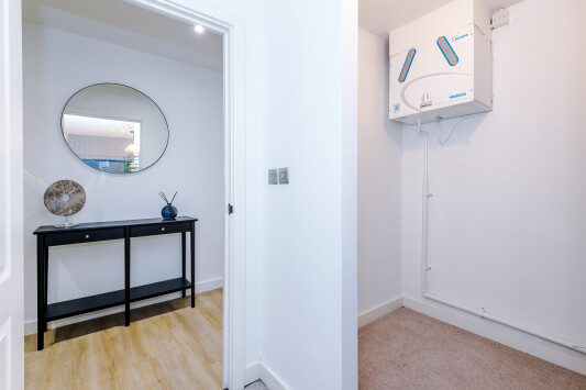 Stylish 2-Bed 2-Bath Apartment in Newly Renovated Victorian Building – Prime Leeds City Centre near Station