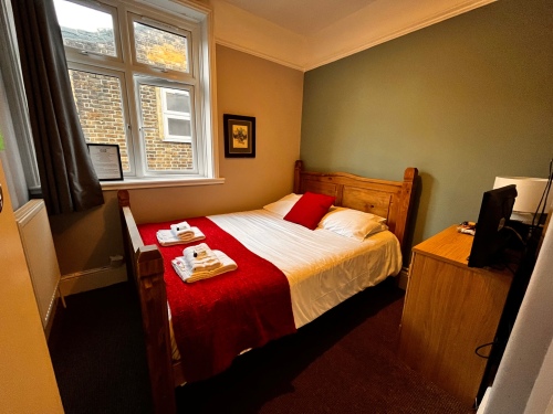 Double room-Ensuite with Shower-Small Double- Room 6  - Base Rate