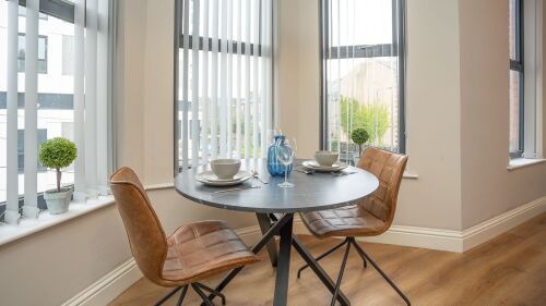 Luxury 1 bedroom city Apartment by Belfast City Breaks  - A place for intimate meals on those cosy nights in - apt 4 