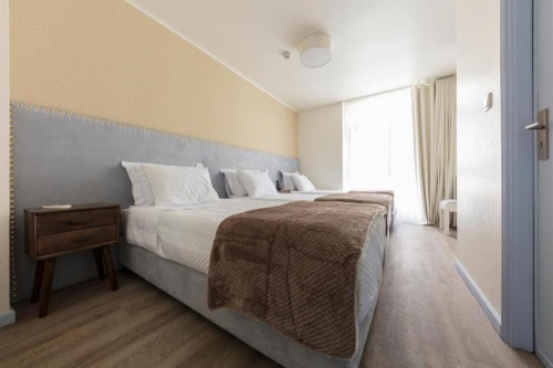 Quarto triplo-Casa de Banho com Chuveiro