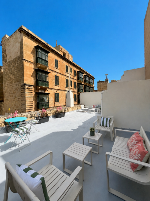 shared roof terrace (between 2 apartments)