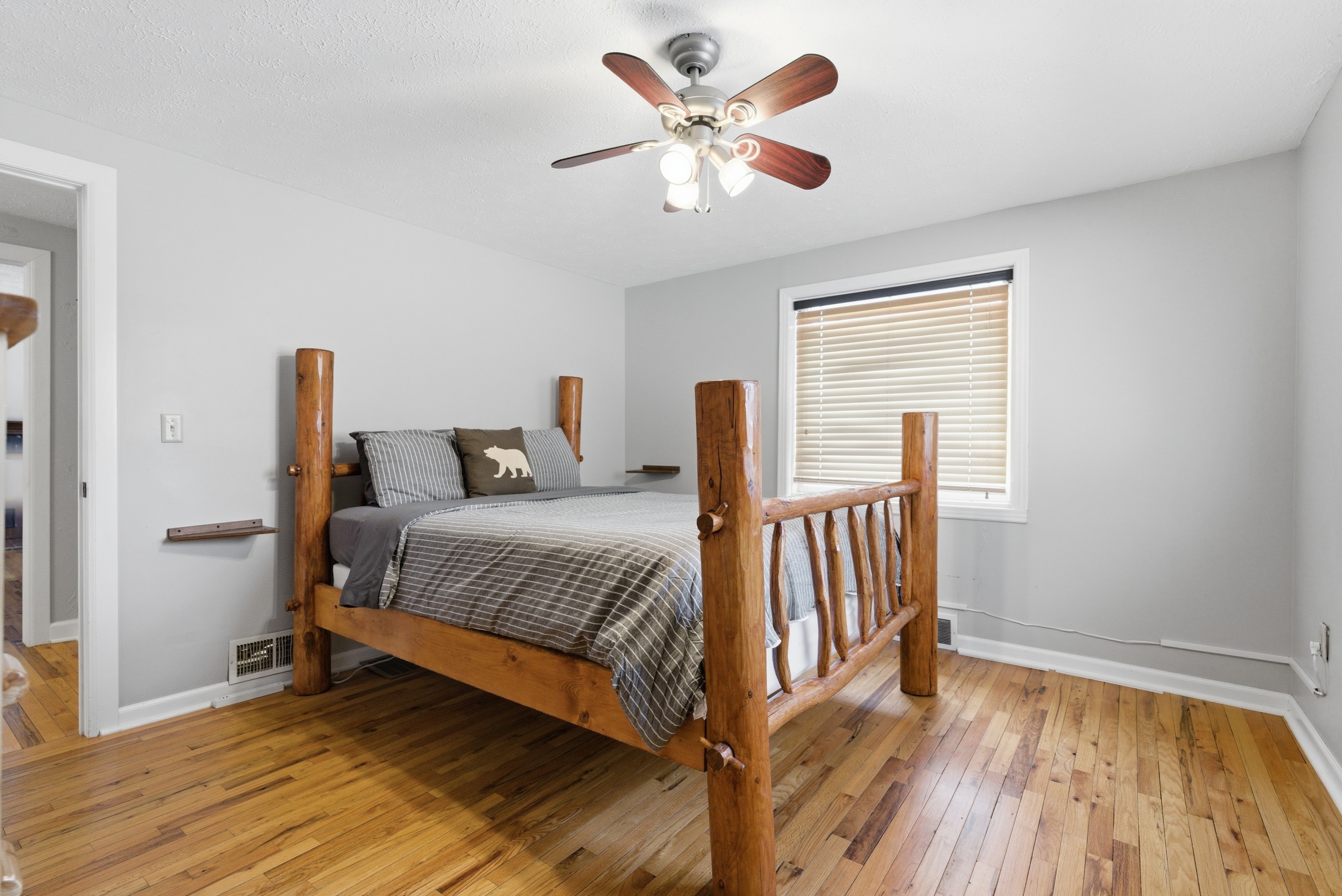 Honeysuckle Creekside Cabin | Photo 33