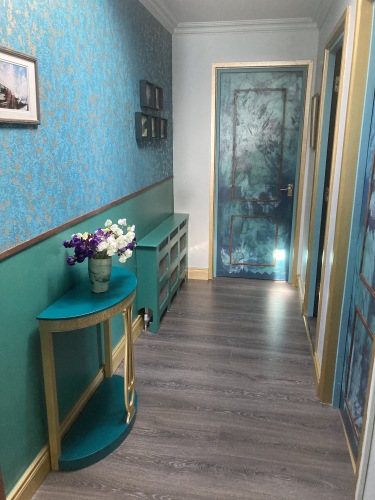 3 bedroom boutique art apartment with sea views