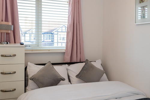 Double Bed - Bedroom 5