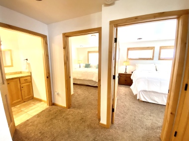 2 bedrooms in each Suite