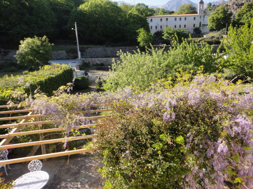 vue sur la pergola et le couvent