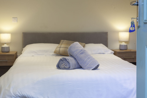 Room 6 - Kingsize en-suite bedroom