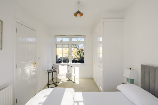 Warm and welcoming, this bedroom features a sumptuous double bed and a contemporary finish that creates an instant sense of relaxation. Ideal for guests looking for a quiet, restful space.