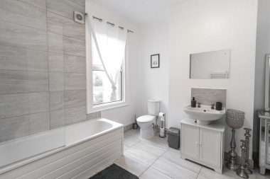 Minimalist bathroom design