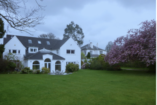 Delightful-Family room-Modern-Ensuite with Shower-Garden View - Base Rate
