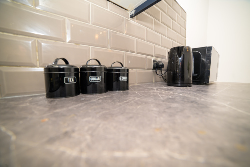 A practical and welcoming kitchen — ideal for everyday cooking needs.