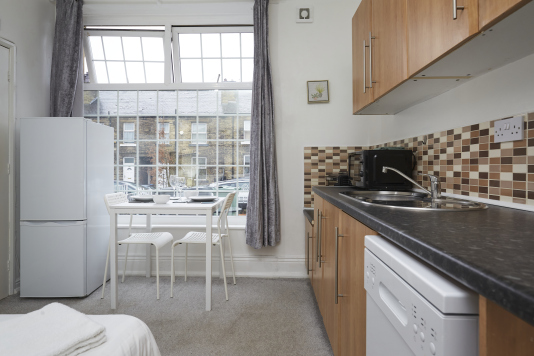 Dedicated dining area in the studio