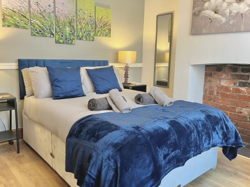 Bedroom 1 - Spacious downstairs bedroom with comfy double bed