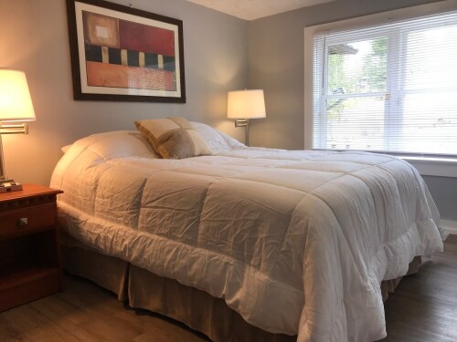 2nd bedroom queen bed