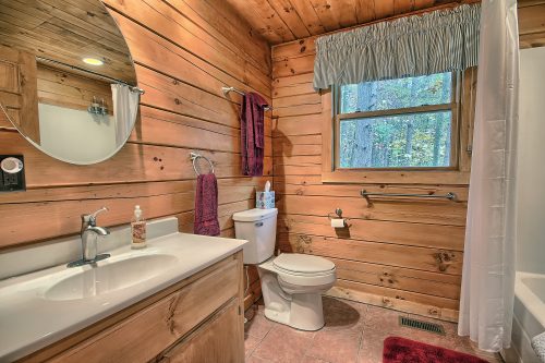 First floor bathroom with tub/shower