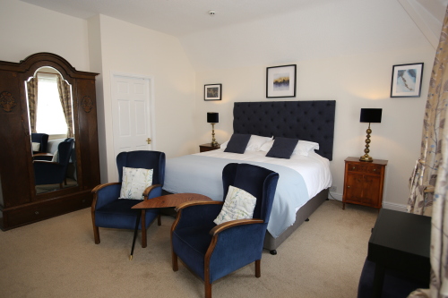Room 7 - Super kingsize bed and seating