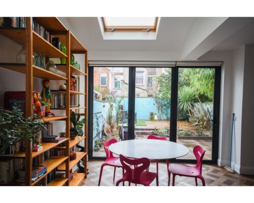 Colourful 3BD home with garden in Southville