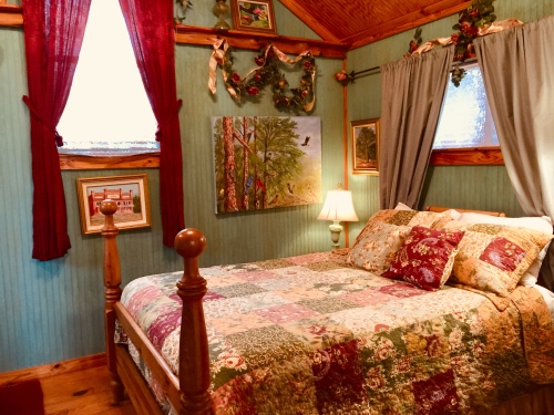 Eagles Nest Log Cabin bedroom