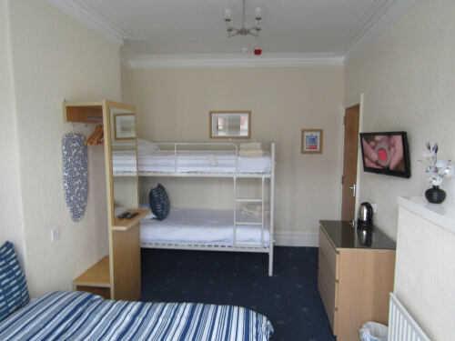 Room 5-Double bed, bunk bed,en suite