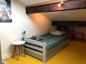 Chambre avec 4 lits simple