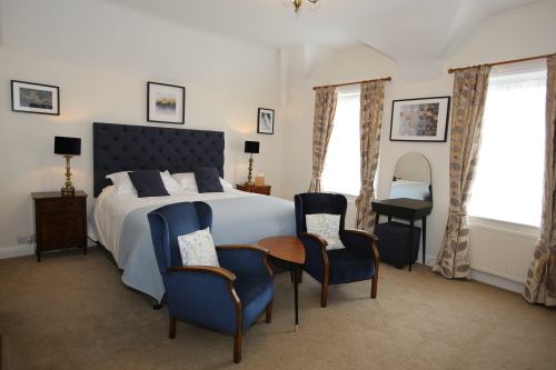 Room 7 - Super kingsize bed and seating