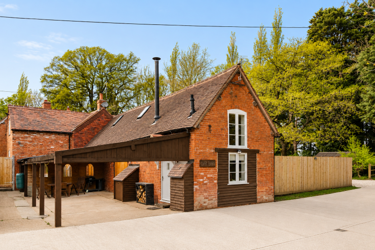 Moat Farm by Oracle | Nature Retreat