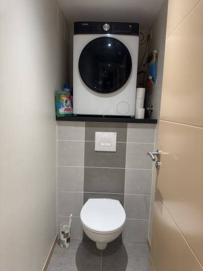 WC avec lave linge séchant