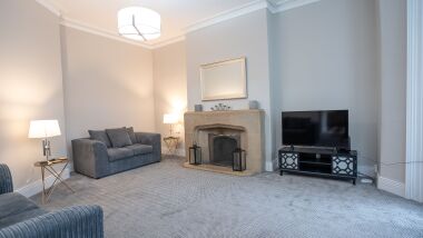 Huge living area 2 bedroom apartment