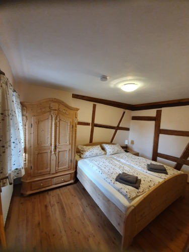 Triple room-Connected-Ensuite with Shower-Zimmer Nr. 3&5