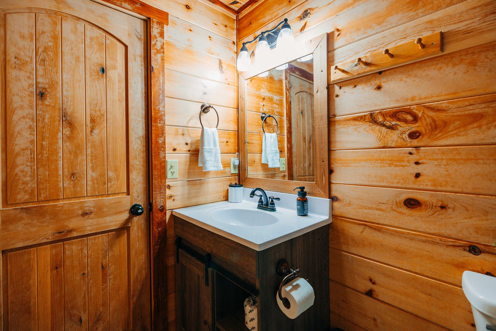 Rustic Cedar Inn | Photo 29