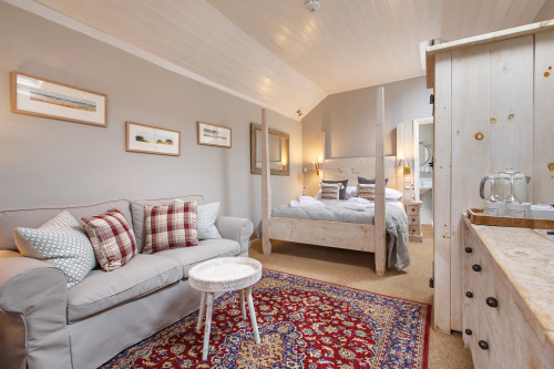 Double room-Classic-Ensuite with Bath-Courtyard view-Boat House
